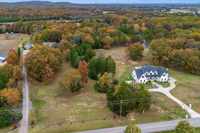 4136 Shores Rd, Murfreesboro, TN 37128