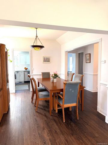 10 Silver Court, Ridge, NY 11961