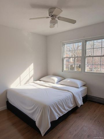 10 Silver Court, Ridge, NY 11961