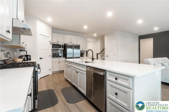 820 Hendon Lane, North Catasauqua Bor, PA 18032