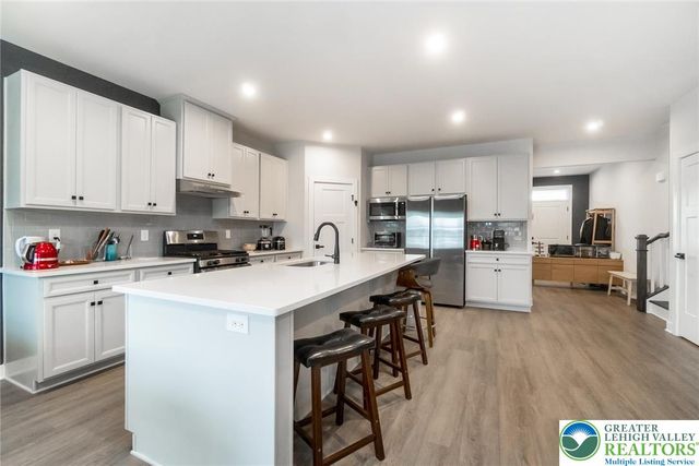 820 Hendon Lane, North Catasauqua Bor, PA 18032