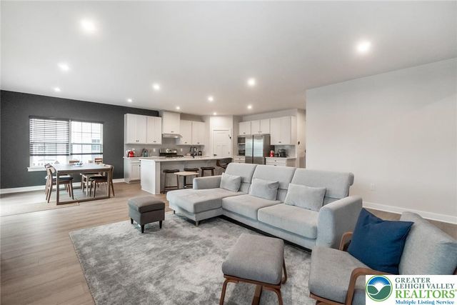 820 Hendon Lane, North Catasauqua Bor, PA 18032