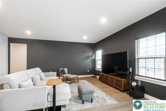 820 Hendon Lane, North Catasauqua Bor, PA 18032