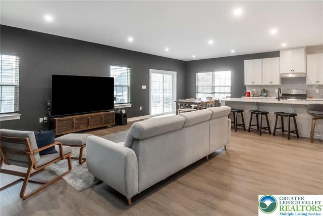 820 Hendon Lane, North Catasauqua Bor, PA 18032