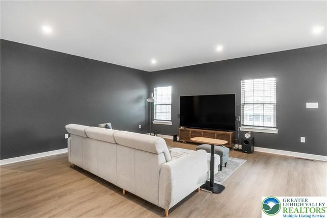 820 Hendon Lane, North Catasauqua Bor, PA 18032