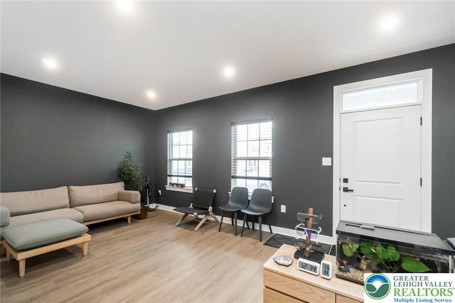 820 Hendon Lane, North Catasauqua Bor, PA 18032