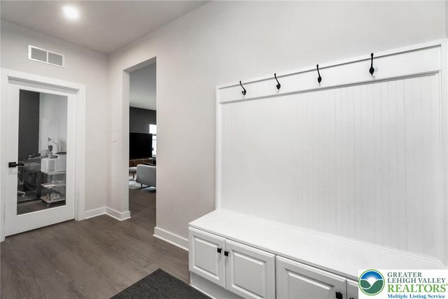 820 Hendon Lane, North Catasauqua Bor, PA 18032