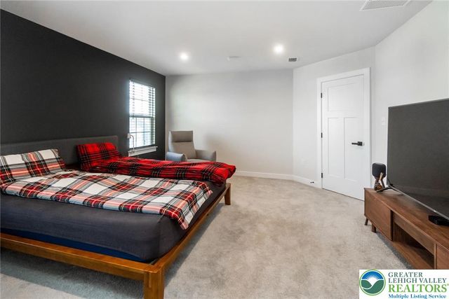 820 Hendon Lane, North Catasauqua Bor, PA 18032