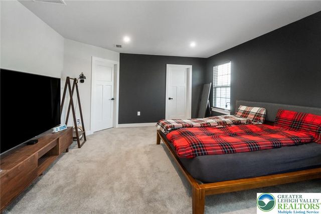 820 Hendon Lane, North Catasauqua Bor, PA 18032