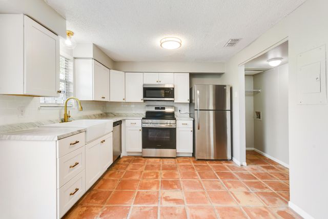 110 OLD ENGLISH Court, Jupiter, FL 33458