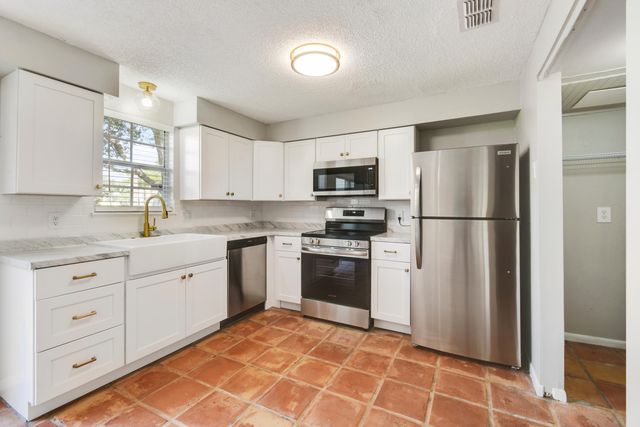 110 OLD ENGLISH Court, Jupiter, FL 33458