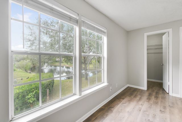 110 OLD ENGLISH Court, Jupiter, FL 33458