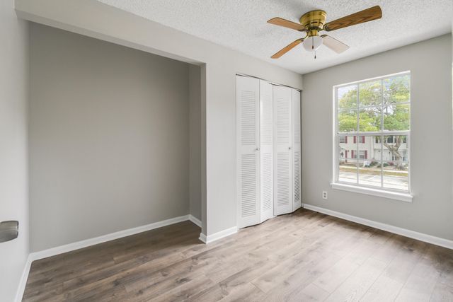 110 OLD ENGLISH Court, Jupiter, FL 33458