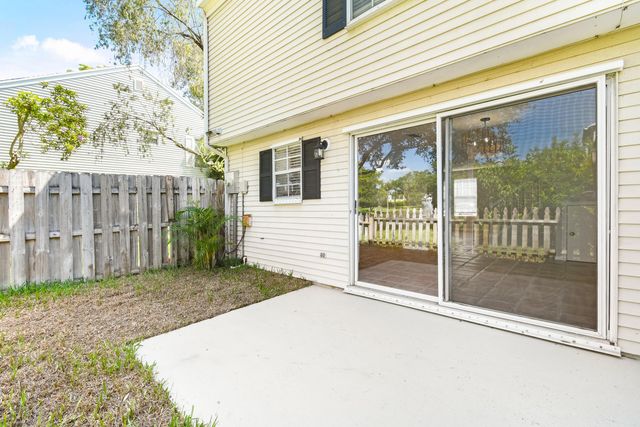 110 OLD ENGLISH Court, Jupiter, FL 33458
