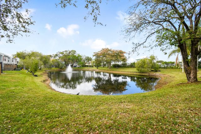 110 OLD ENGLISH Court, Jupiter, FL 33458