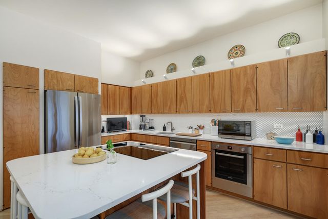 2729 N Hampden Court, Chicago, IL 60614