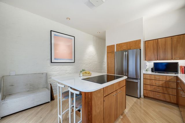 2729 N Hampden Court, Chicago, IL 60614