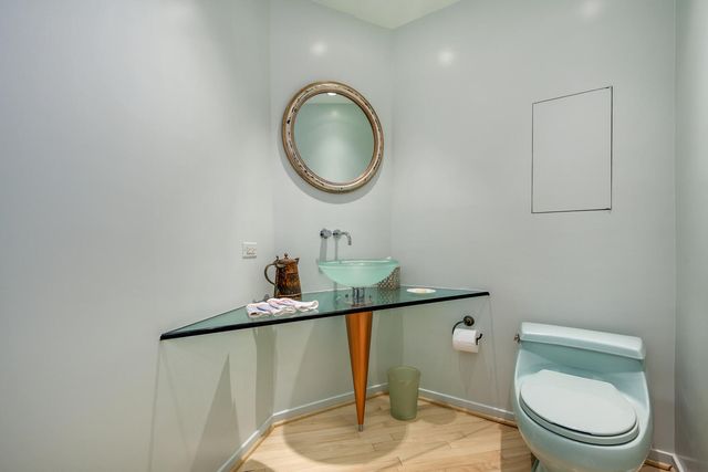 2729 N Hampden Court, Chicago, IL 60614