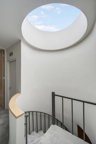 2729 N Hampden Court, Chicago, IL 60614