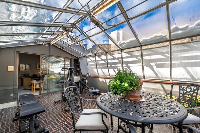 2729 N Hampden Court, Chicago, IL 60614