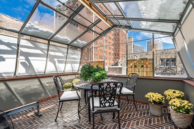 2729 N Hampden Court, Chicago, IL 60614