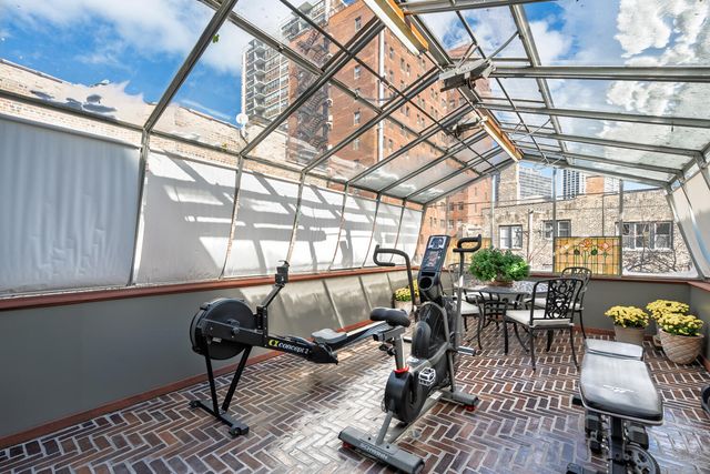 2729 N Hampden Court, Chicago, IL 60614