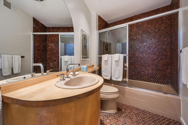 2729 N Hampden Court, Chicago, IL 60614