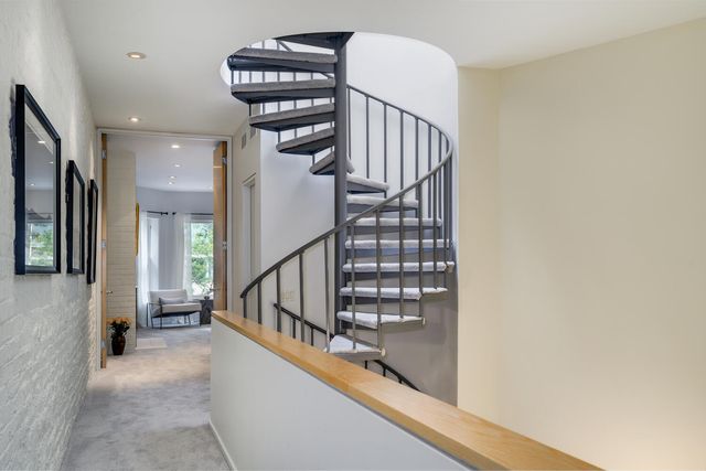 2729 N Hampden Court, Chicago, IL 60614