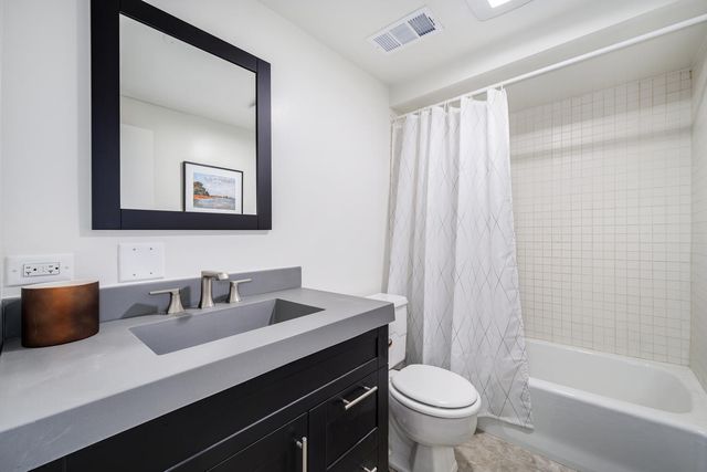 2729 N Hampden Court, Chicago, IL 60614