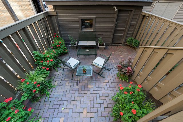 2729 N Hampden Court, Chicago, IL 60614