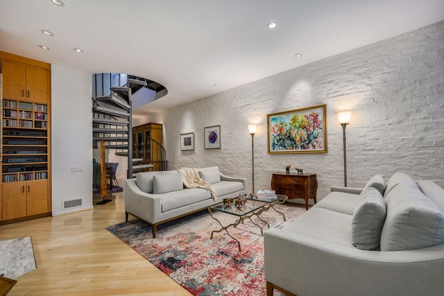 2729 N Hampden Court, Chicago, IL 60614