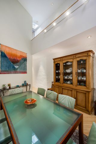 2729 N Hampden Court, Chicago, IL 60614