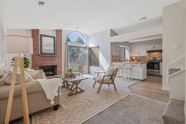 1907 E Vine Avenue, Visalia, CA 93292