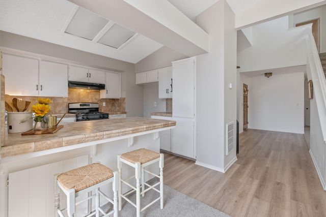 1907 E Vine Avenue, Visalia, CA 93292