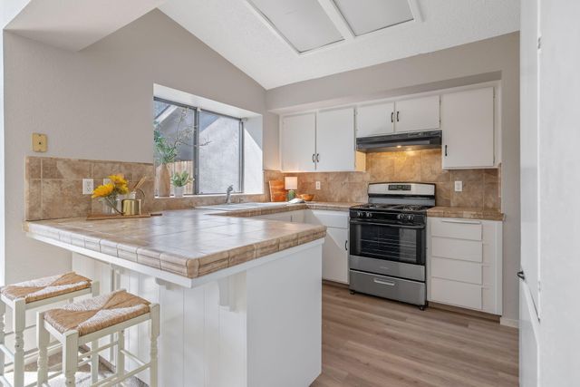 1907 E Vine Avenue, Visalia, CA 93292