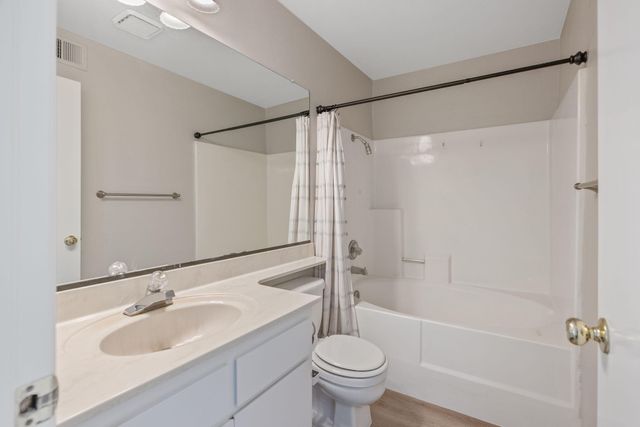 1907 E Vine Avenue, Visalia, CA 93292