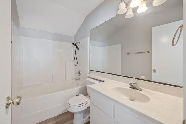 1907 E Vine Avenue, Visalia, CA 93292