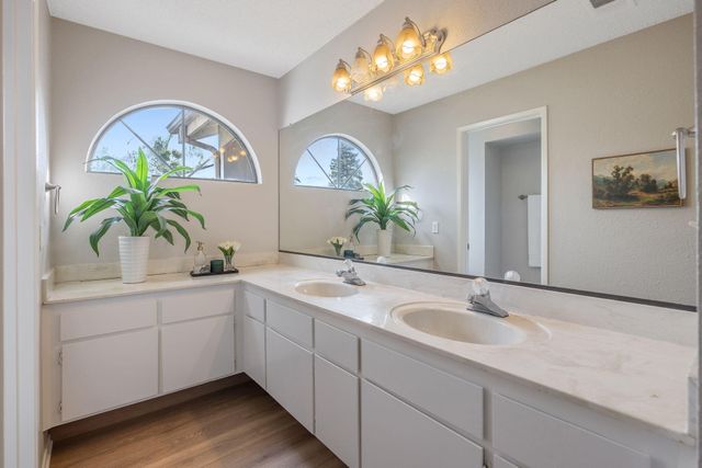 1907 E Vine Avenue, Visalia, CA 93292