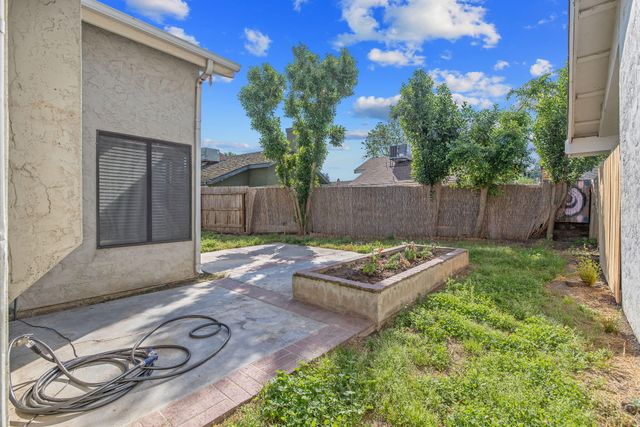 1907 E Vine Avenue, Visalia, CA 93292