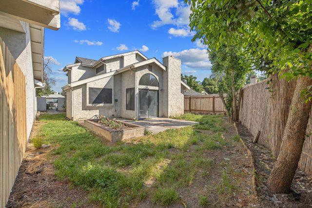 1907 E Vine Avenue, Visalia, CA 93292