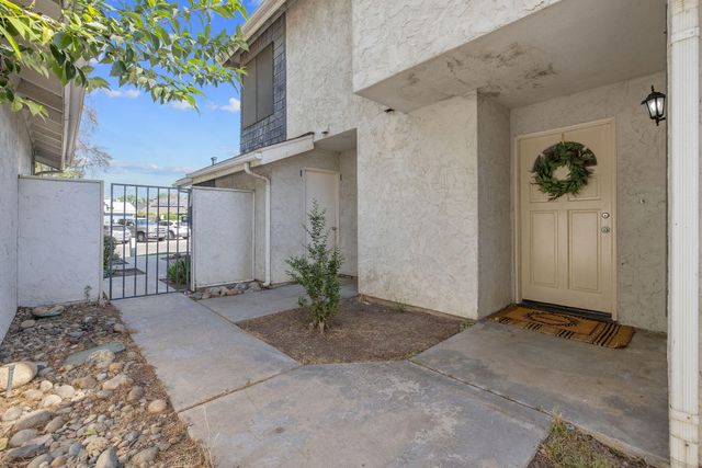 1907 E Vine Avenue, Visalia, CA 93292