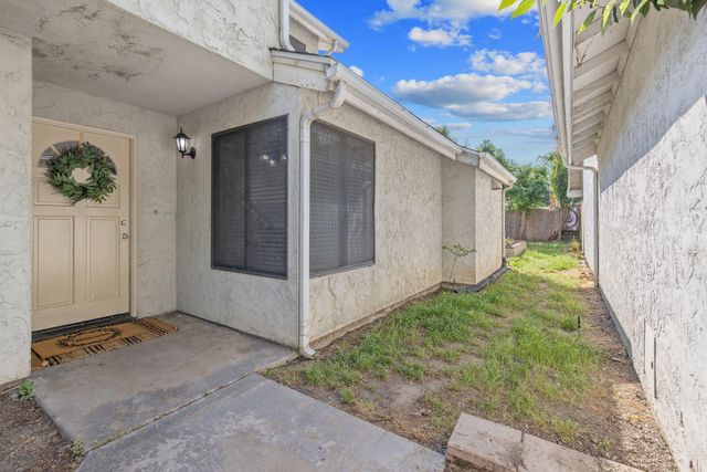 1907 E Vine Avenue, Visalia, CA 93292