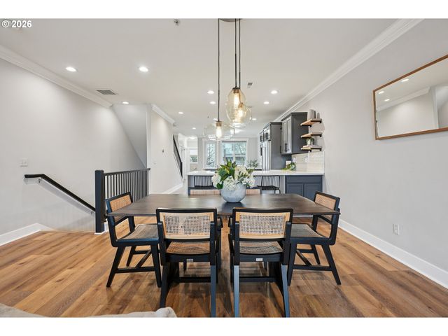 875 N HARBOUR Dr, Portland, OR 97217