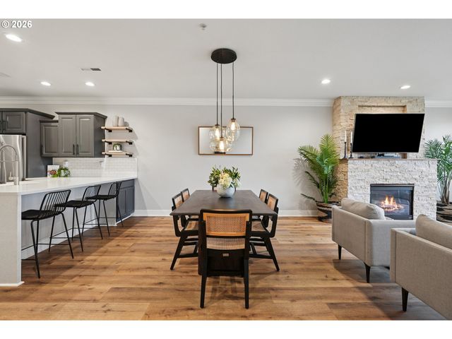 875 N HARBOUR Dr, Portland, OR 97217