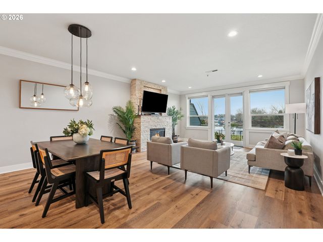 875 N HARBOUR Dr, Portland, OR 97217