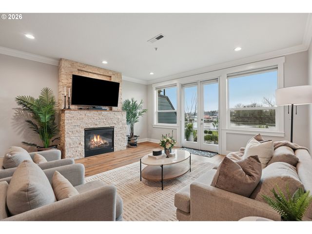 875 N HARBOUR Dr, Portland, OR 97217