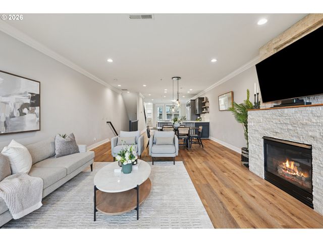 875 N HARBOUR Dr, Portland, OR 97217