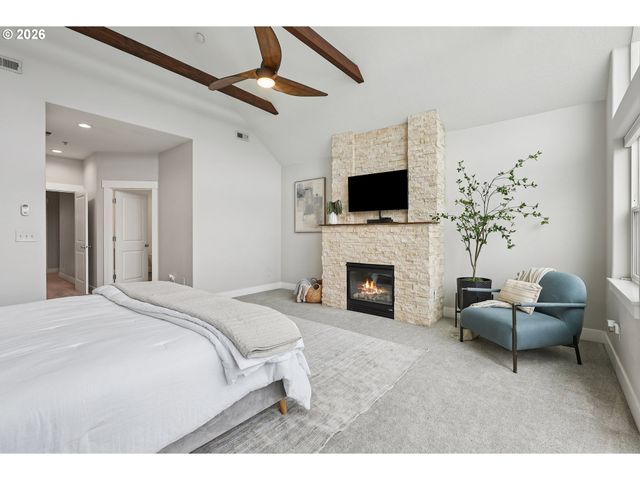 875 N HARBOUR Dr, Portland, OR 97217