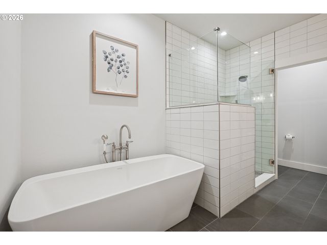 875 N HARBOUR Dr, Portland, OR 97217