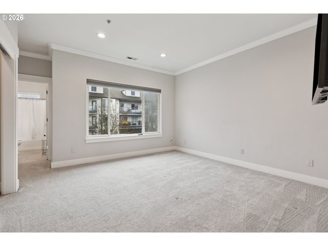 875 N HARBOUR Dr, Portland, OR 97217